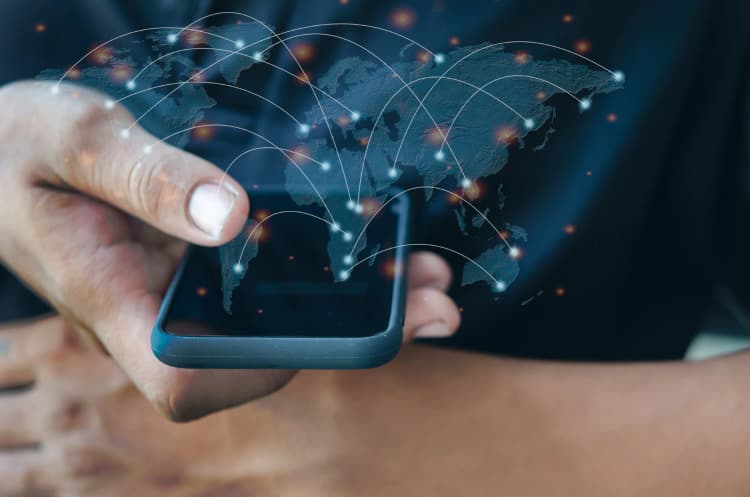 How Mobile Internet Changed Pakistani Lives (2000–2025)