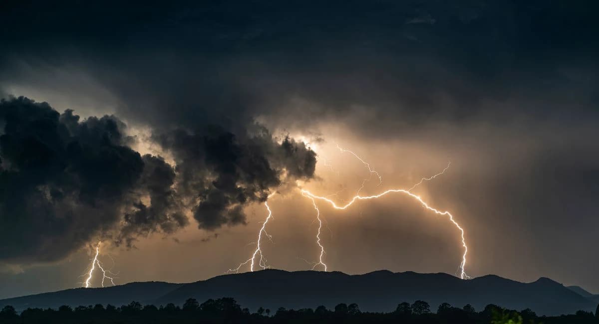 NDMA Issues Thunderstorms, Windstorms & Dust Storms Alert for Punjab, KP, and Islamabad